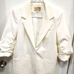 Elizabeth & James Elegant Cream  Women's Blazer